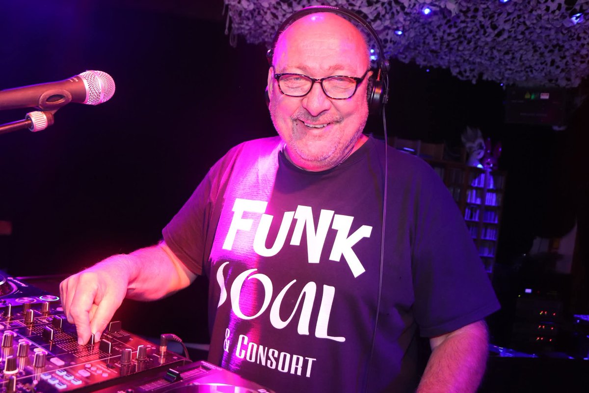 CE SOIR SUR GÉNÉRATION SOUL DISCO FUNK:

- 19h 21h (CET): FUNK SOUL &amp; CONSORT avec MARC DUCHÊNE

TONIGHT ON GENERATION SOUL DISCO FUNK:

- 7pm 9pm (CET): FUNK SOUL &amp; CONSORT with MARC DUCHÊNE

Écouter / Listen :

chk.me/syvYT1g

Rebroadcast Thursday 1am 2am (CET)