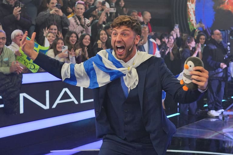 CharmanderJR's tweet photo. Hay que reconocer que si Tato fuera argentino, no le hubieran tirado tanto hate como el que tuvo en toda la edición

Todos los comentarios desacreditandolo de que volvió a ganar otro uruguayo

🧜‍♂️👑Tato ganador absoluto no importa nacionalidad sirvió juego por 7 meses #GranHermano https://t.co/i3Nl5IDPNj