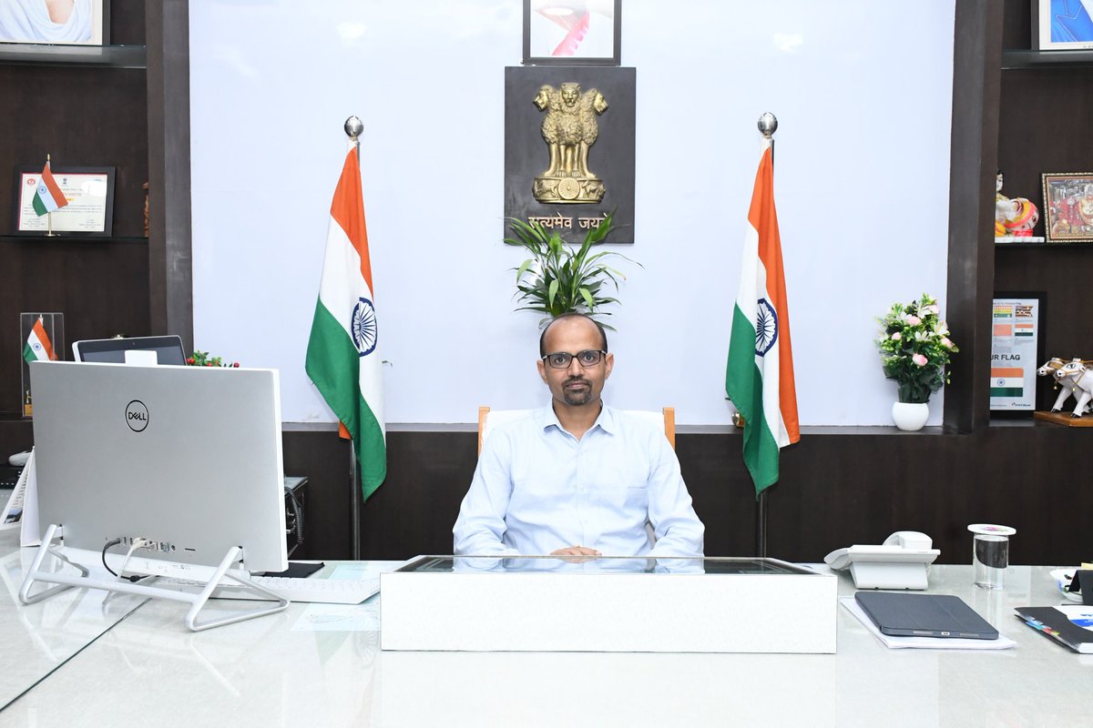 #Sawaimadhopur
जिले के नवनियुक्त जिला कलक्टर एवं जिला मजिस्ट्रेट श्री काना राम ने किया पदभार ग्रहण।
<a href="/DIPRRajasthan/">सूचना एवं जनसम्पर्क विभाग, राजस्थान सरकार</a> <a href="/RajGovOfficial/">Government of Rajasthan</a>
<a href="/RajCMO/">CMO Rajasthan</a> <a href="/BhajanlalBjp/">Bhajanlal Sharma</a>
<a href="/DrKirodilalBJP/">Dr. Kirodi Lal Meena</a> <a href="/JitenGothwal/">Jitender Gothwal</a> 
<a href="/kana_ias/">Kana Ram</a> <a href="/SPsawaimadhopur/">Sawai Madhopur Police</a>