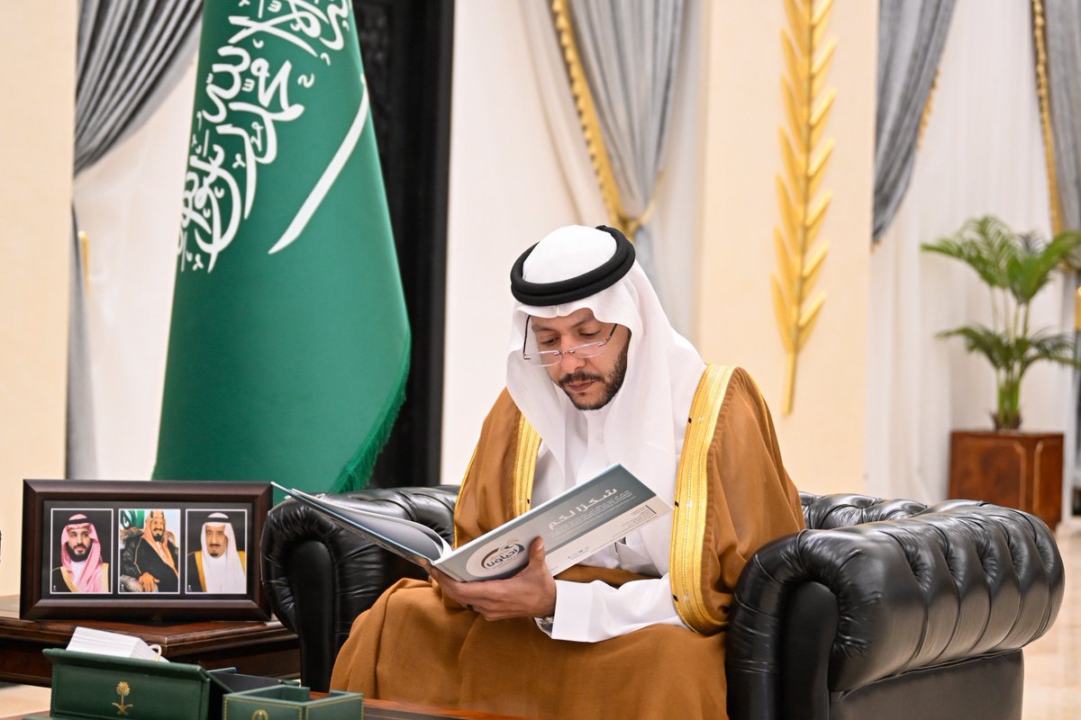 سمو #محافظ_الطائف الأمير #سعود_بن_نهار رئيس مجلس إدارة جمعية مراكز الأحياء بمنطقة مكة المكرمة ، يستقبل الرئيس التنفيذي للجمعية بالمنطقة المكلف أريج الحامد
..اطلع - سموه - على تقرير عن أعمال الجمعية ودورها في تنمية قدرات أهالي المحافظات، وكذلك البرامج والأنشطة المزمع تنفيذها.