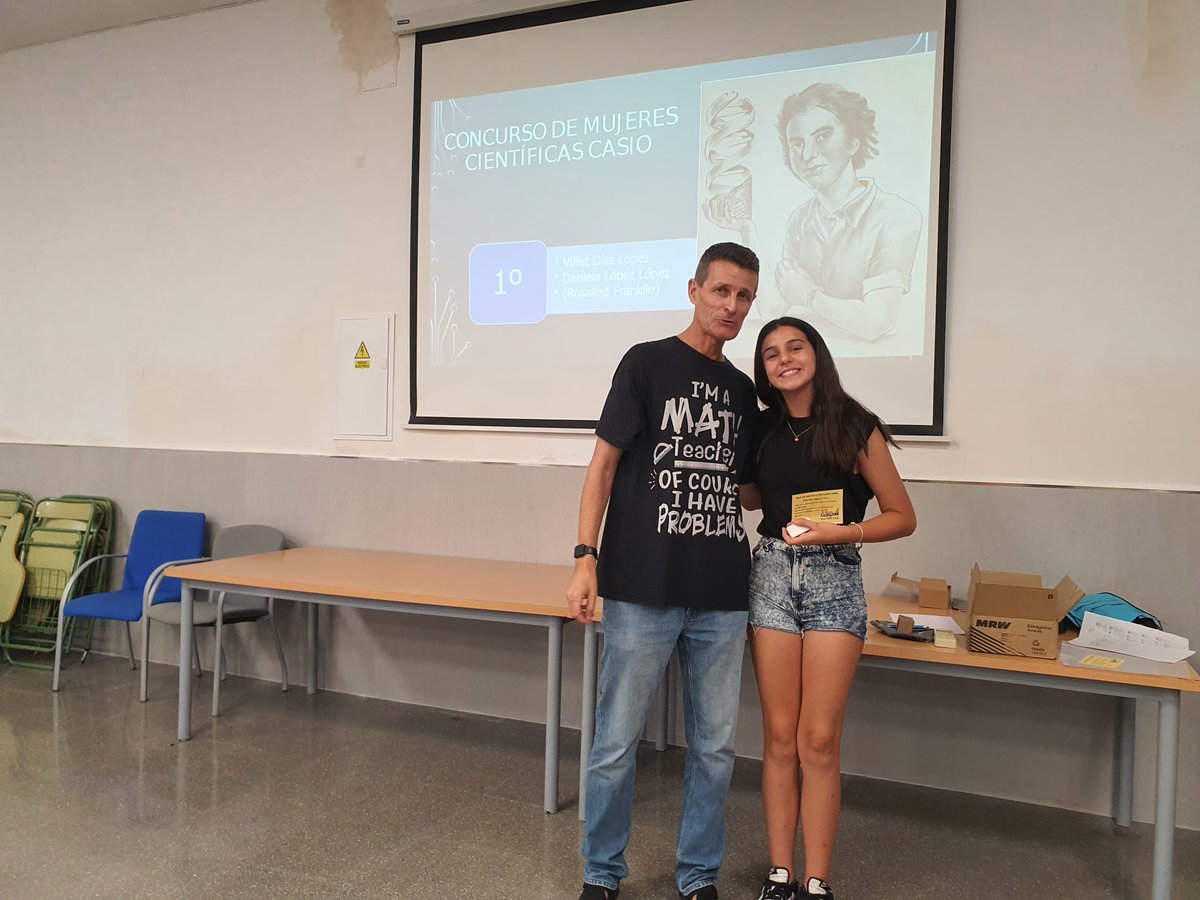 El pasado jueves 19 de junio tuvo lugar en nuestro IES Aguadulce la I Gala Matemática. En esta segunda entrega podéis ver a los premiados de los concursos de Fotografía, Mujeres científicas de CASIO y Calculímetro.
¡Enhorabuena a tod@s!