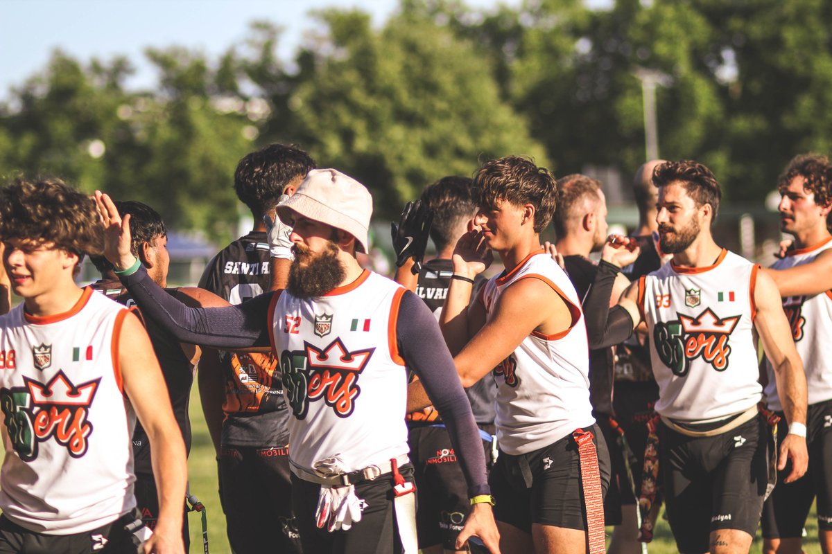 Vva_BlackStorks's tweet photo. 👏 29º puesto final de una mismísima #BigBowl🏟, la competición más grande de 🏈 flag football de 🇪🇺 Europa.
☺️Contentos y muy satisfechos es quedarse corto con lo que hemos vivido este fin de semana por 🇩🇪 Walldorf.
📝Resumen de nuestros partido⤵️
https://t.co/p9XvTI7UA3
🧵👇 https://t.co/5vm5o15Nss
