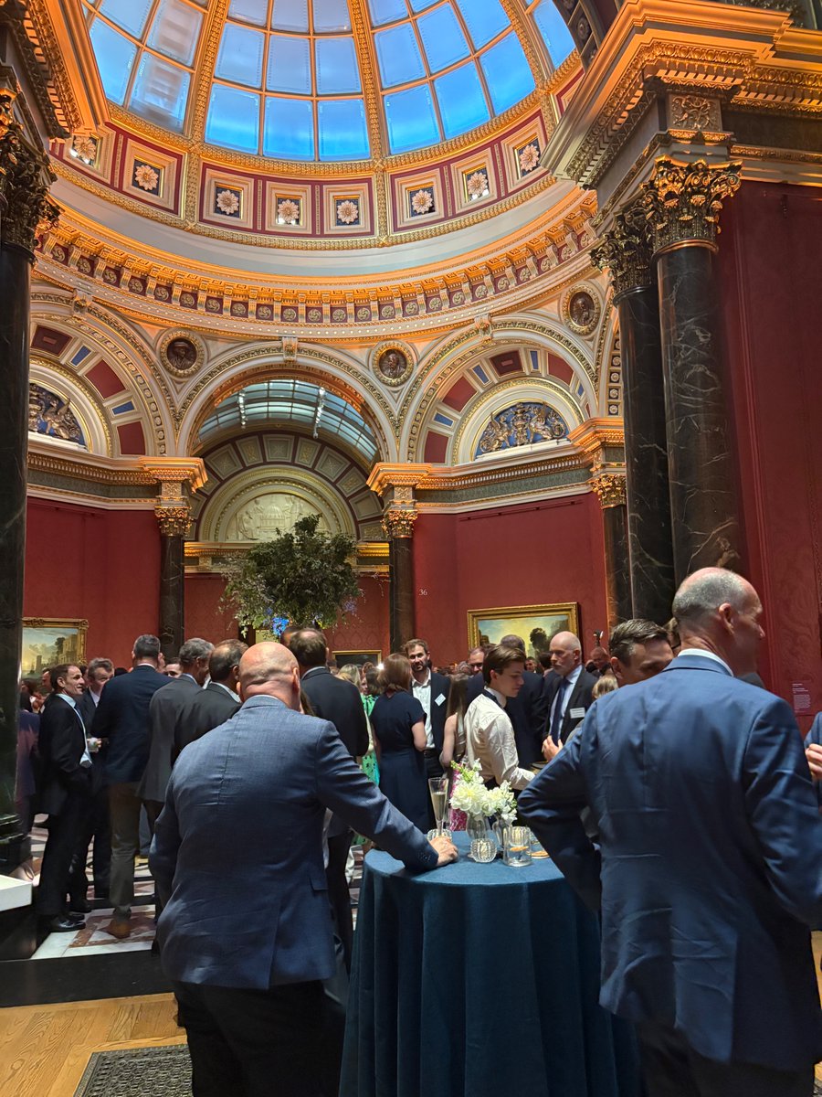 Heidivel's tweet photo. Thank you @abports21 for a very swanky summer event last night. A very interesting crowd including Michael Gove, who gave a surprising speech and who I also had a chat with. I also spotted David Davies lurking about. The National Gallery is such a beautiful location. https://t.co/lFUNAj24VY