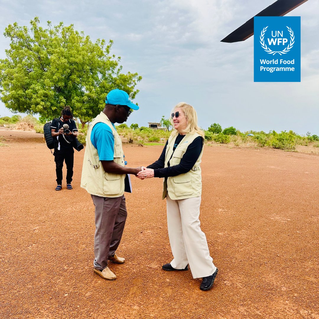 Last week, the #UNHAS ✈️ team in #Chad and #BurkinaFaso facilitated the <a href="/unicefchief/">Catherine Russell</a> 🇺🇳 field mission to several hard-to-reach locations, including #Adré 🇹🇩 and #FadaNgourma 🇧🇫, where humanitarian needs are high.
It was a pleasure to have you with us Catherine Russell.