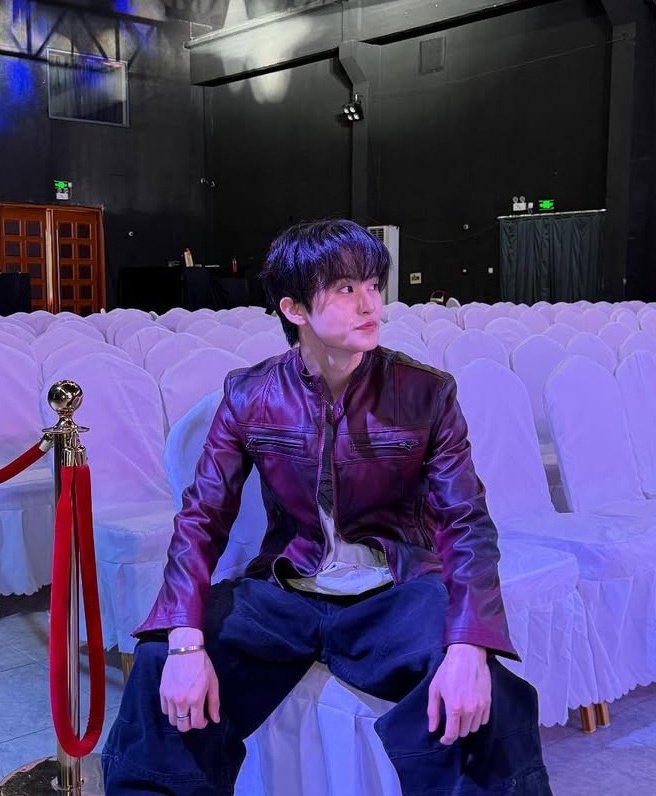markmoIo's tweet photo. leather jacket 🫠 https://t.co/HuXhtHLpKS