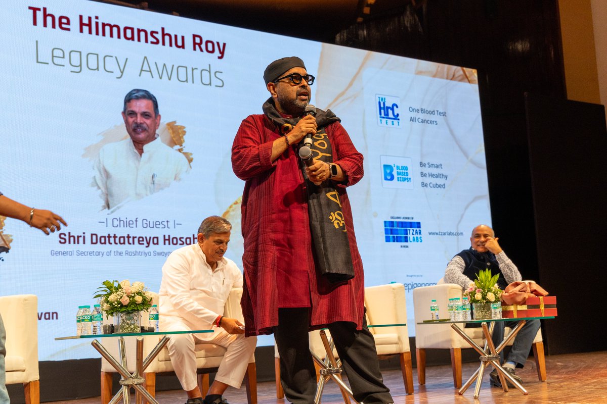The Guests of Honour were Grammy-winning musical maestro <a href="/Shankar_Live/">Shankar Mahadevan</a> and CEO of Breach Candy Hospital Dr Anirudh Kohli.
The HRF has announced the institution of 3 awards, to be given beginning next year, in the areas of:
1) National Security
2) Music
3) Medicine
(2/5)