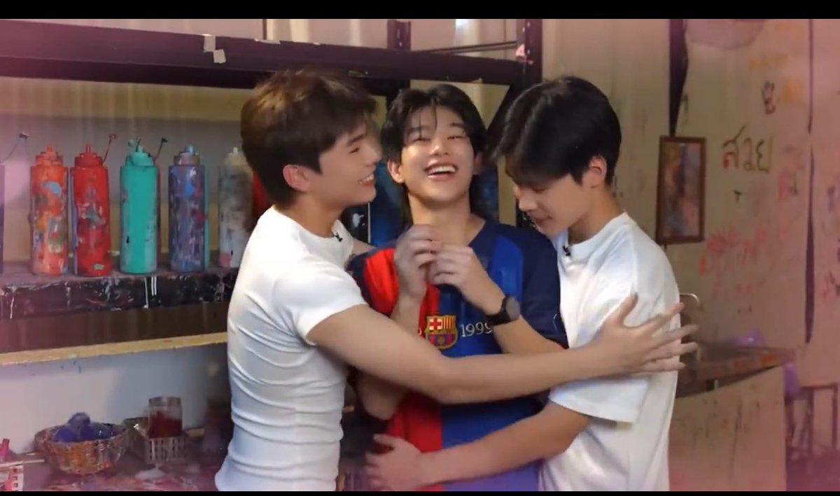 Jeabmo's tweet photo. ชวนไปร่วมชม moment ความสนุก ความน่ารักของ กฤษฎ์ โฟล์ค พีค ในรายการ FRIDAY’s Holiday EP.4 กันค่ะ
น้องๆสนุกกันมากๆ
ดูหน้าเจ้ากิตโดนน้องๆแกล้งจิ 😂
#FDHOLIDAYPRIDEMONTH https://t.co/7sfBQfKiHC
