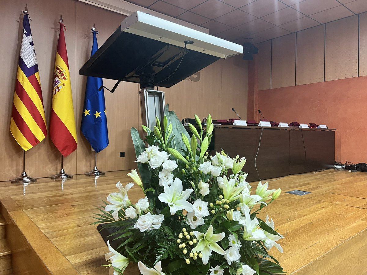 ⏳ tic tac… todo preparado para empezar la ceremonia de graduación del Máster en Profesorado en el CESAG!