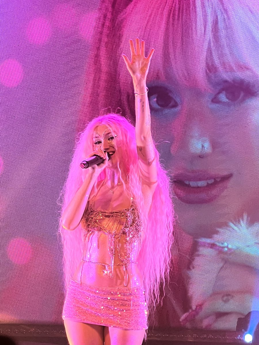 hollyhollssss's tweet photo. BEGGING FOR A PEACH PRC PRESALE CODE FOR DC PLS HELP SOS
#peachprc https://t.co/ZaITJqcZvO
