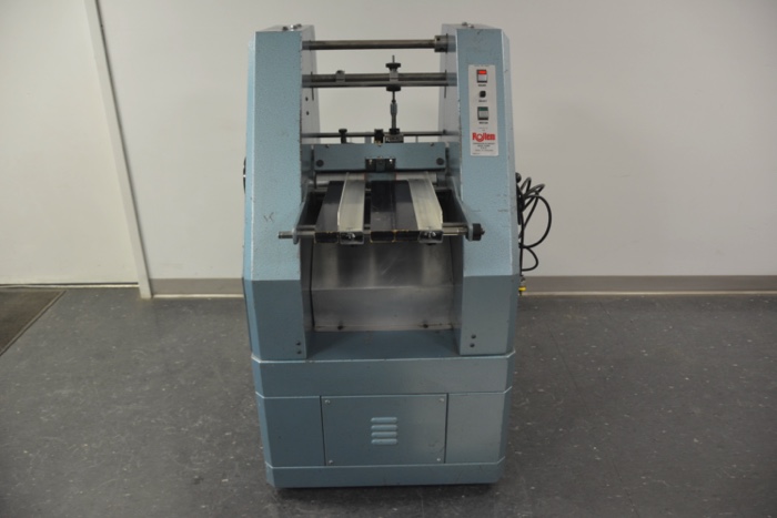 usedpresses's tweet image. ⚠️ Rollem AUTO4 Perf/Slit/Score/Numbering Available ⚠️

▶️ Score, perforate and slit up to 24k sheets /hour
▶️ Min Size: 4 x 4 in
▶️ Max Size: 14 x 23 in

Visit 🇨🇦 ow.ly/1fBj50TtxR0 👈 

Call ☎️+1 (416) 752-4488 or 📨 machines@printersparts.com 

#Rollem #Auto4 #Perforator