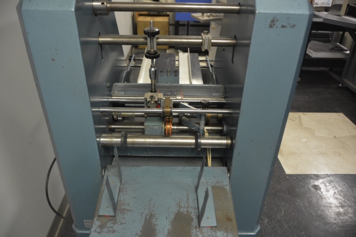 usedpresses's tweet image. ⚠️ Rollem AUTO4 Perf/Slit/Score/Numbering Available ⚠️

▶️ Score, perforate and slit up to 24k sheets /hour
▶️ Min Size: 4 x 4 in
▶️ Max Size: 14 x 23 in

Visit 🇨🇦 ow.ly/1fBj50TtxR0 👈 

Call ☎️+1 (416) 752-4488 or 📨 machines@printersparts.com 

#Rollem #Auto4 #Perforator