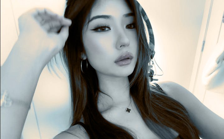 ✷ tweet media