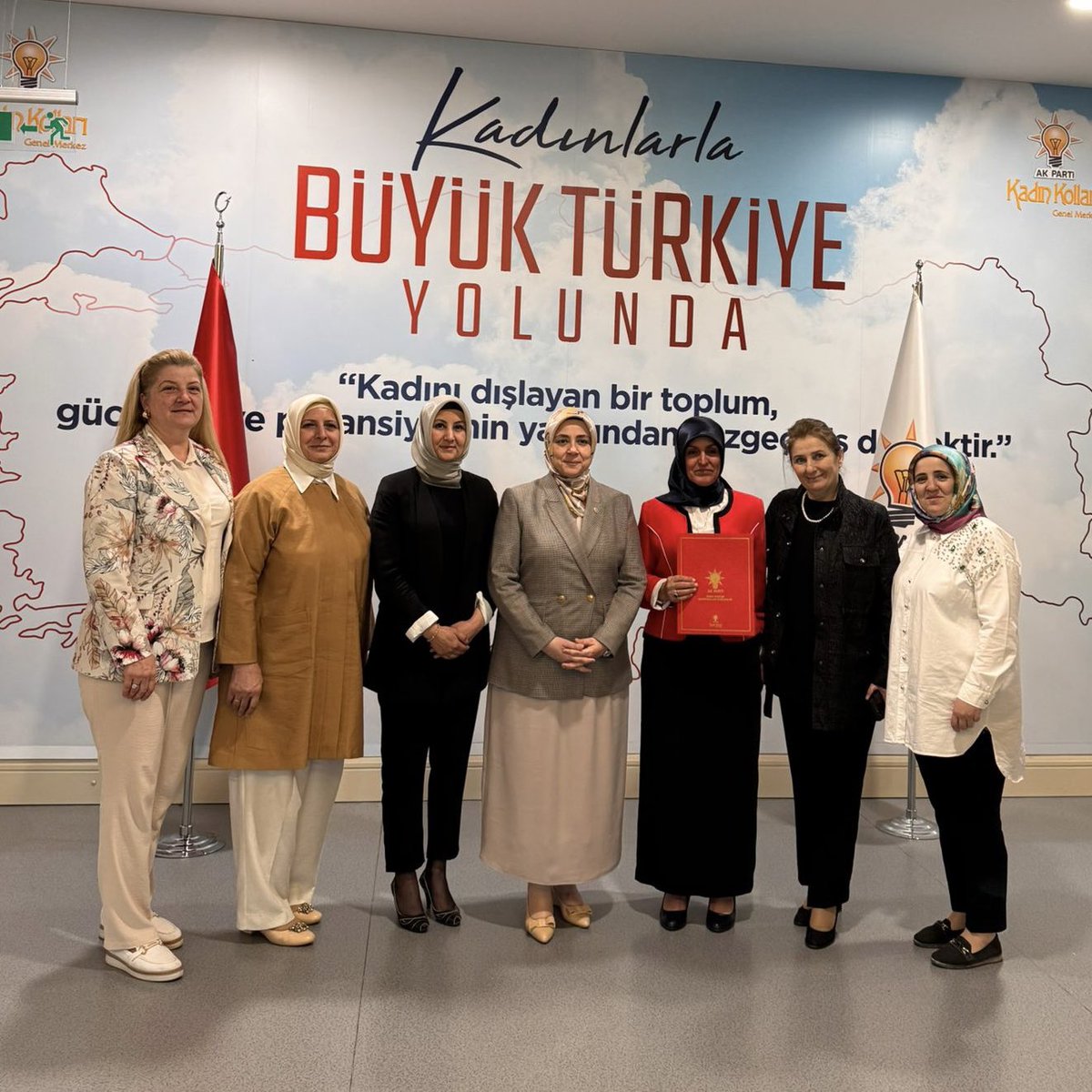 Ürgüp İlçe Kadın Kolları Başkanlığımızda gerçekleşen bayrak değişiminin hayırlı olmasını diliyorum.

Bugüne kadar görevini büyük bir özveriyle yürüten <a href="/Dilekcavus50/">DİLEK ÇAVUŞ</a> Başkanımıza emekleri ve katkıları için teşekkür ediyorum.

Görevi devralan Songül Gazel Başkanımıza ve Yönetimine