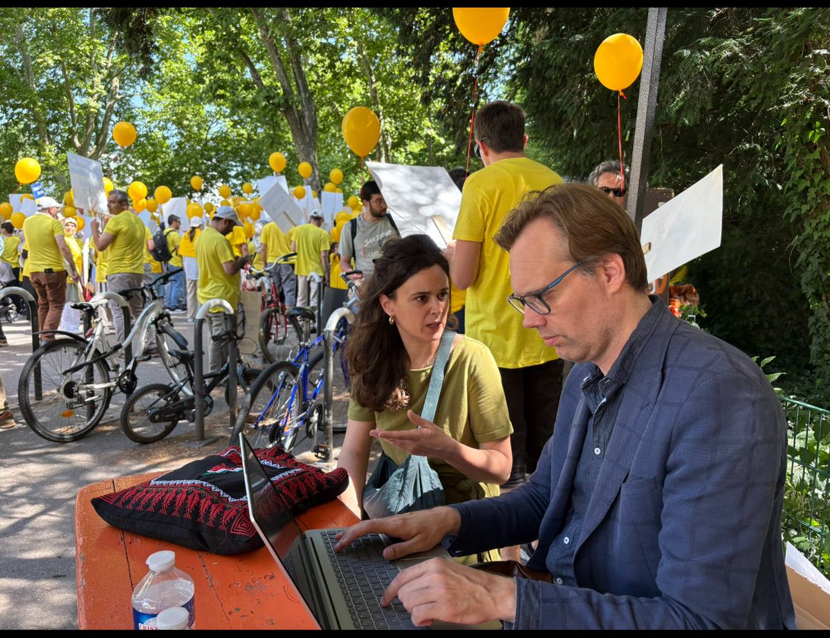 📌Tijdens de mars voor gerechtigheid in Straatsburg volgde de Nederlandse historicus en journalist Ewout Klei de roep om gerechtigheid van dichtbij.

@Ewoutklei

#StrazburgAdaletBuluşması
#StrasbourgMeetingForJustice