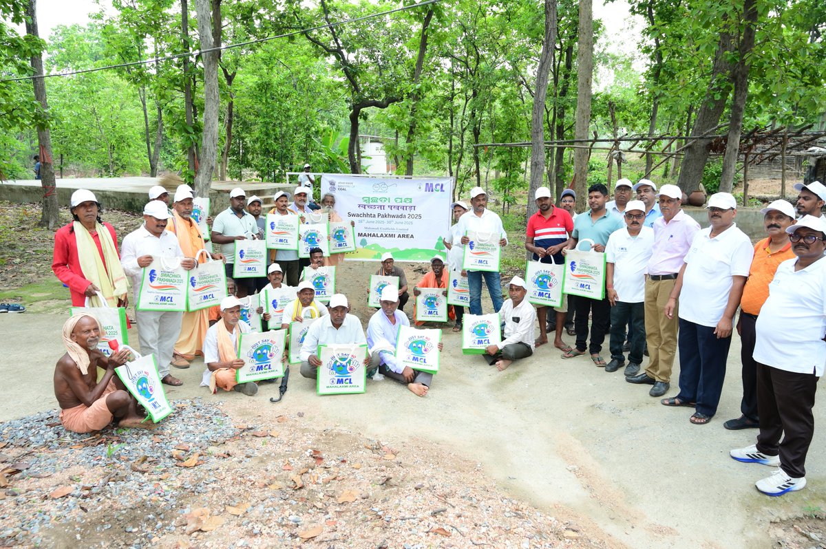 Mahalaxmi_MCL's tweet photo. As part of #SwachhataPakhwada2025, a Cleanliness Drive was held on 25th June at Rushi Gumpha, a heritage site.
GM/PO Shri A.K. Ojha &amp; officials led the drive, promoting sustainable practices. Jute bags were distributed to encourage plastic-free living. #MCL #CleanIndia https://t.co/yUpLbhi2YE