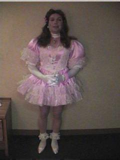 CutiePieSissy's tweet photo. An unknown sissy having all kinds of fun, doing the things I'd love to do 😍 #sissy #sissydress #cocksucker #publicsissy https://t.co/eCJQAIsu2s