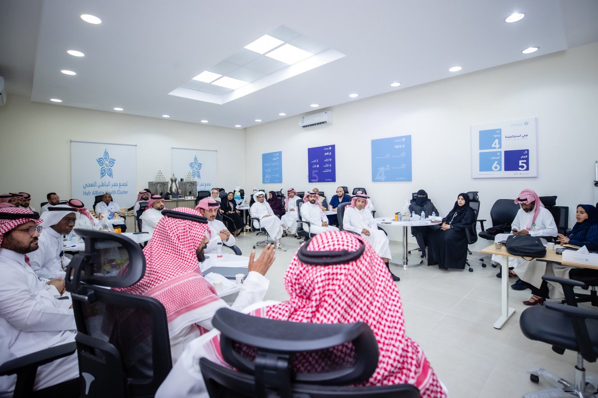 HBHCluster's tweet photo. تغطية | 📸  
الرئيس التنفيذي لـ #تجمع_حفرالباطن_الصحي
يلتقي بسفراء تجربة المريض للرحلات العلاجية في وزارة الصحة، وذلك على هامش ورشة عمل أقيمت بمقر التجمع، بهدف تعزيز التعاون لتحقيق نظام رعاية صحية أكثر فعالية لرحلة المريض. https://t.co/rfqji9lfml