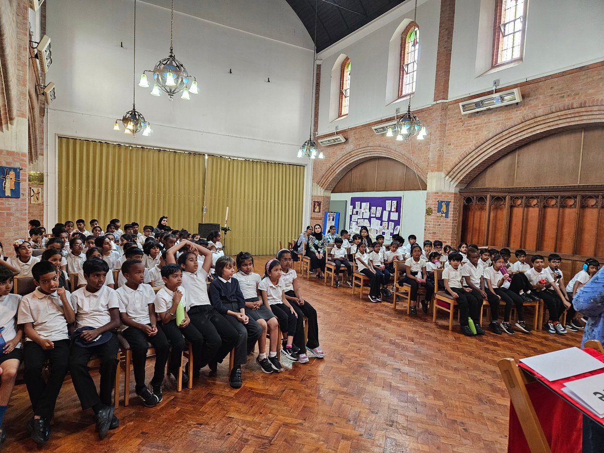 MrMakda_AMPA's tweet photo. Year 3s have had a wonderful afternoon visiting the Church of Resurrection. 
@AbbeyMead_TMET https://t.co/oi1sO8vjC0