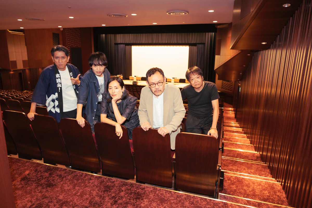 hibye_net's tweet photo. ◥◣いきなり本読み！in BOOT CAMP！◢◤

6月19日（木）13:00
ご来場いただいた皆さま、ありがとうございました！

上演台本は前川知大さん（イキウメ）の「散歩する侵略者」でした📖´-

物語終盤、初見とは思えないほど、出演者の皆さまの感情の昂りに、涙するお客さまも多数いらっしゃ���ました。

皆さまはどんなシーンが印象的でしたか？
ぜひ【#いきなり本読み】のハッシュタグで感想をお寄せください👽

撮影/平岩享

#木村多江
#近藤芳正
#中村浩大（#SpeciaL）
#星田英利