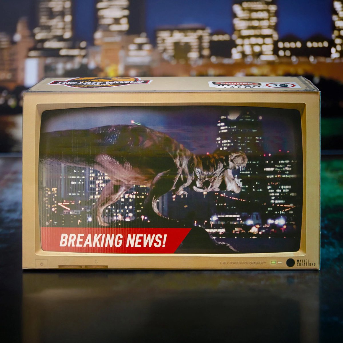 collectjurassic's tweet photo. OFFICIAL REVEAL: Jurassic World Hammond Collection: Tyrannosaurus Rex Convention Crasher

$85, available exclusively via https://t.co/PFA8ZjbcCi on July 24! More official looks and details to come, say tuned to @collectjurassic!

#collectjurassic #matteljurassicworld https://t.co/bW06JDIhmF