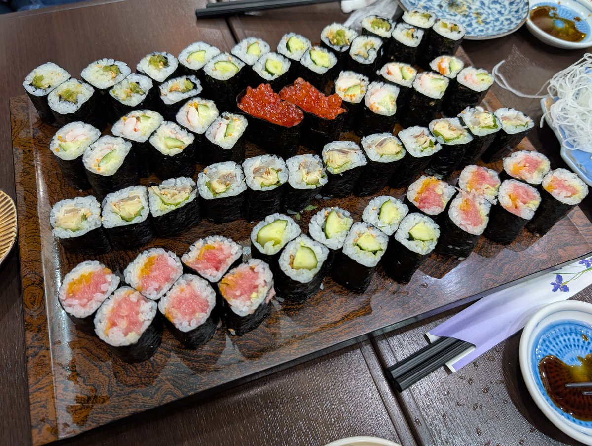 仲見世町会青年部直会旅行 大締めは浅草に戻って寿司令和さんでした。

2日間お疲れさまでした❗️楽しい旅行をありがとう‼️