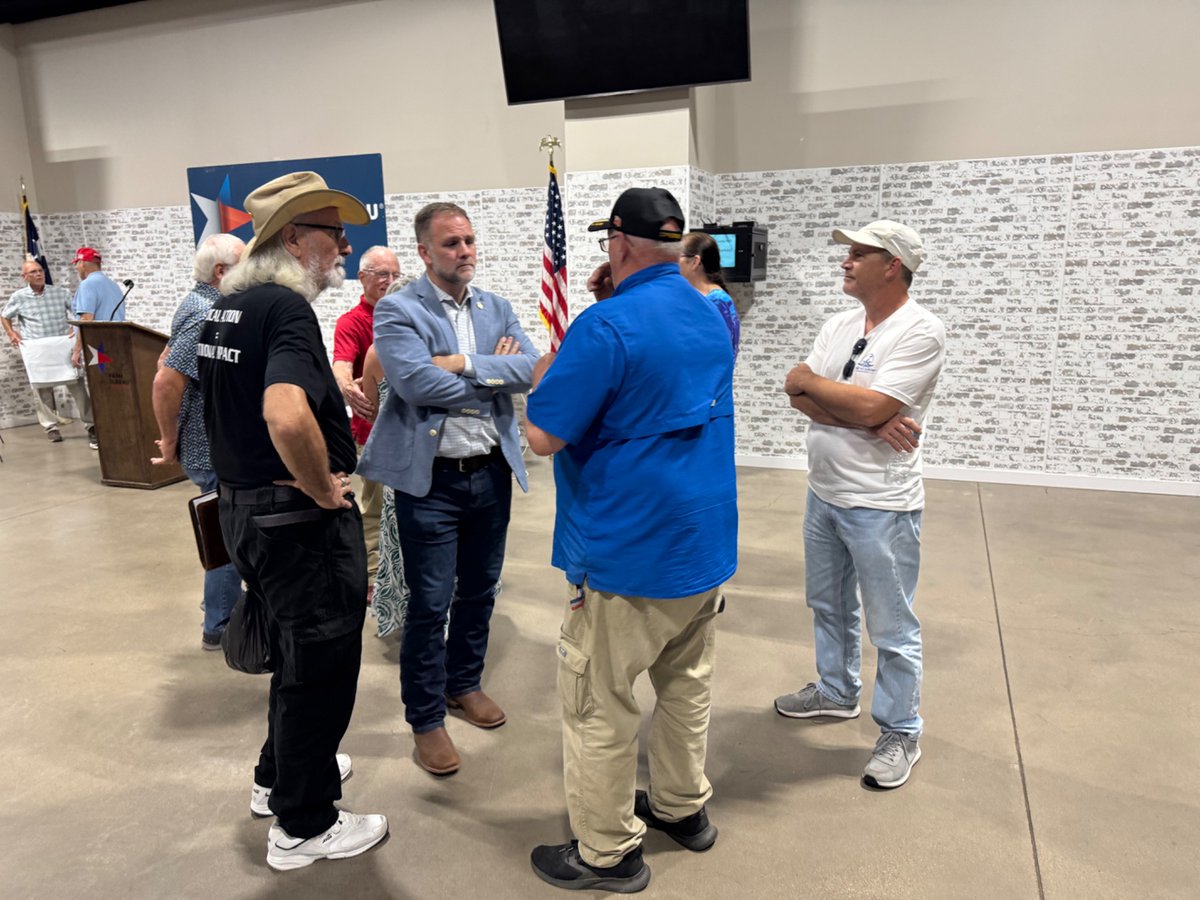 BrentMoneyTX's tweet image. Monday night was a full house at the Republican Club of Van Zandt County, where Senator Bob Hall and I gave a recap of the 89th legislative session. I’m incredibly grateful to share a county with a stalwart conservative like Senator Hall. He’s been a leading voice on many key…