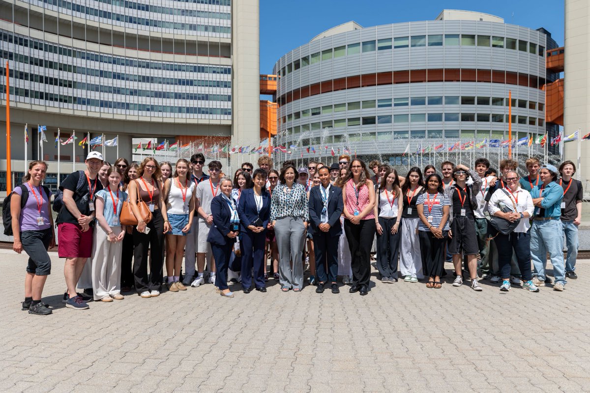 UN_Vienna's tweet photo. .@MelissaFleming exchanging ideas with young people visiting #UNVienna on guided tours this week. School classes account for half of some 50,000 people per year who take a tour here to learn how UN Member States work together. 
 - https://t.co/Z76JmNjbjZ #VisitUN https://t.co/MeoPrjmDa5