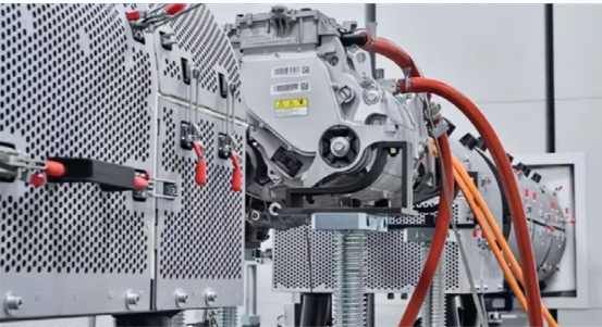 A homegrown hydrogen internal combustion engine generator set has been put into commercial operation in China's Hubei Province, the China Science Daily reported Wednesday.

The 300-kilowatt generator set, the most powerful of its kind in China, is designed to directly utilize