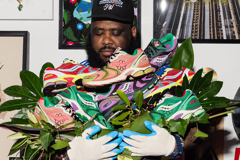 A Blooming Partnership Continues at Paris Fashion Week Jae Tips and Saucony are pushing the boundaries of creative sneaker collaborations yet again, this time making noise during Paris Fashion Week.… 

The post Jae Tips and Saucony Unveil “Flowers Grow Uptown”… Link in bio!