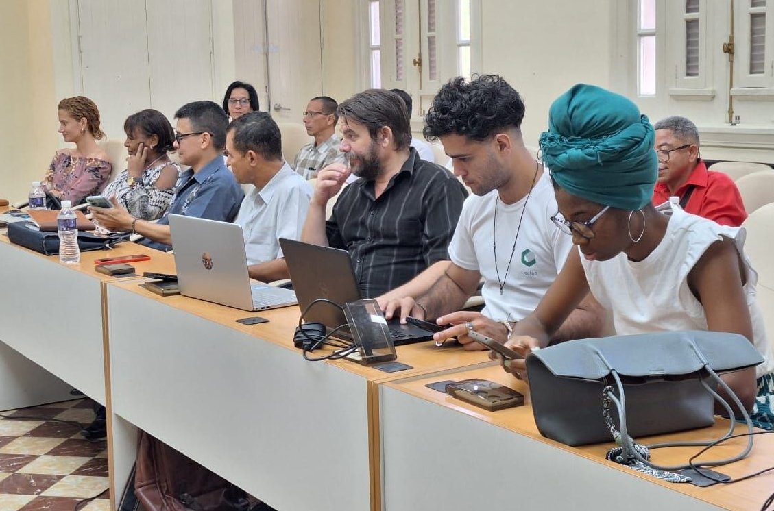 UdeLaHabana's tweet photo. 🎙️ Comenzó el Taller Nacional de Gestión de la Comunicación Institucional 2025.
📅 25-27 de junio
Convocado por @CubaMES y con la participación de especialistas de la red de instituciones de la educación superior cubana.
#SomosUH #OrgulloUH #SaberUH https://t.co/ochKx68enT