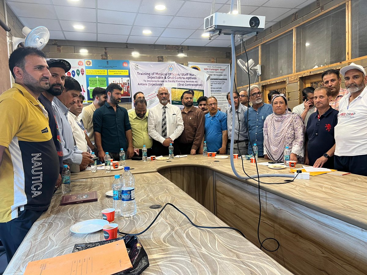 Director Health Services Kashmir Holds Meeting with NGOs Regarding Muharram Procession Preparations

Full Details: facebook.com/share/18zu3rwd…