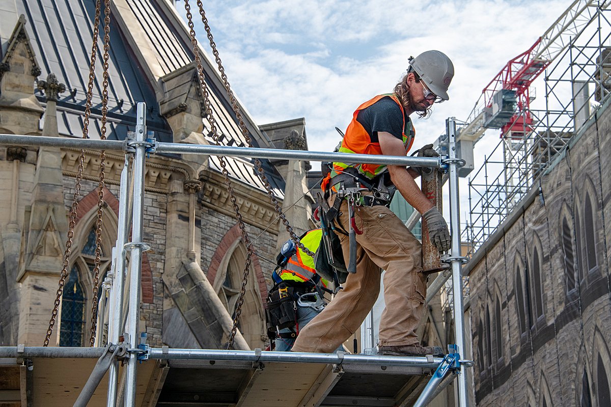 SenateCA's tweet photo. The Ultimate Facelift: Masons are restoring Centre Block’s century-old sandstone exterior — made up of 365,000 sandstone blocks — one weathered stone at a time: https://t.co/m9ulZ8NzVw

📷 @PSPC_SPAC

#SenCA #FrontAndCentre #Architecture https://t.co/K8wNTCb6jX