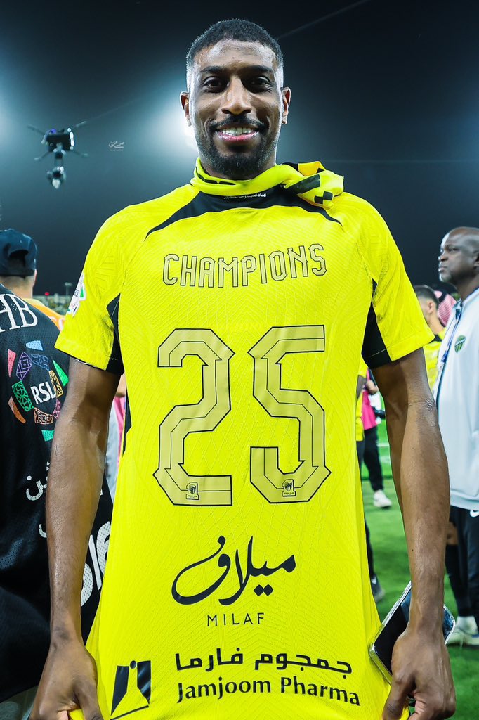 أحمد شراحيلي اتحادي لـ 3 سنوات قادمة بسبب جماهير #الاتحاد .. باذن الله نشاهد نسخة خيالية بالموسم القادم 💛