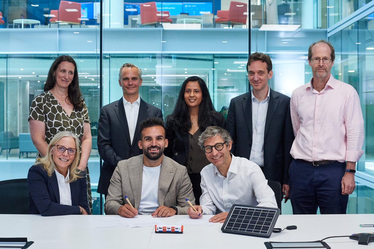 TfL's tweet image. We've signed a 15-year Power Purchase Agreement with @edfenergy 🙌
The contract will create:
-A new solar facility ☀️
-Power for London public transport 🚇
-A boost in National Grid renewables 🌱
-Around 400 green jobs 👷♂️
More info ⬇️
tfl.gov.uk/corporate/abou…