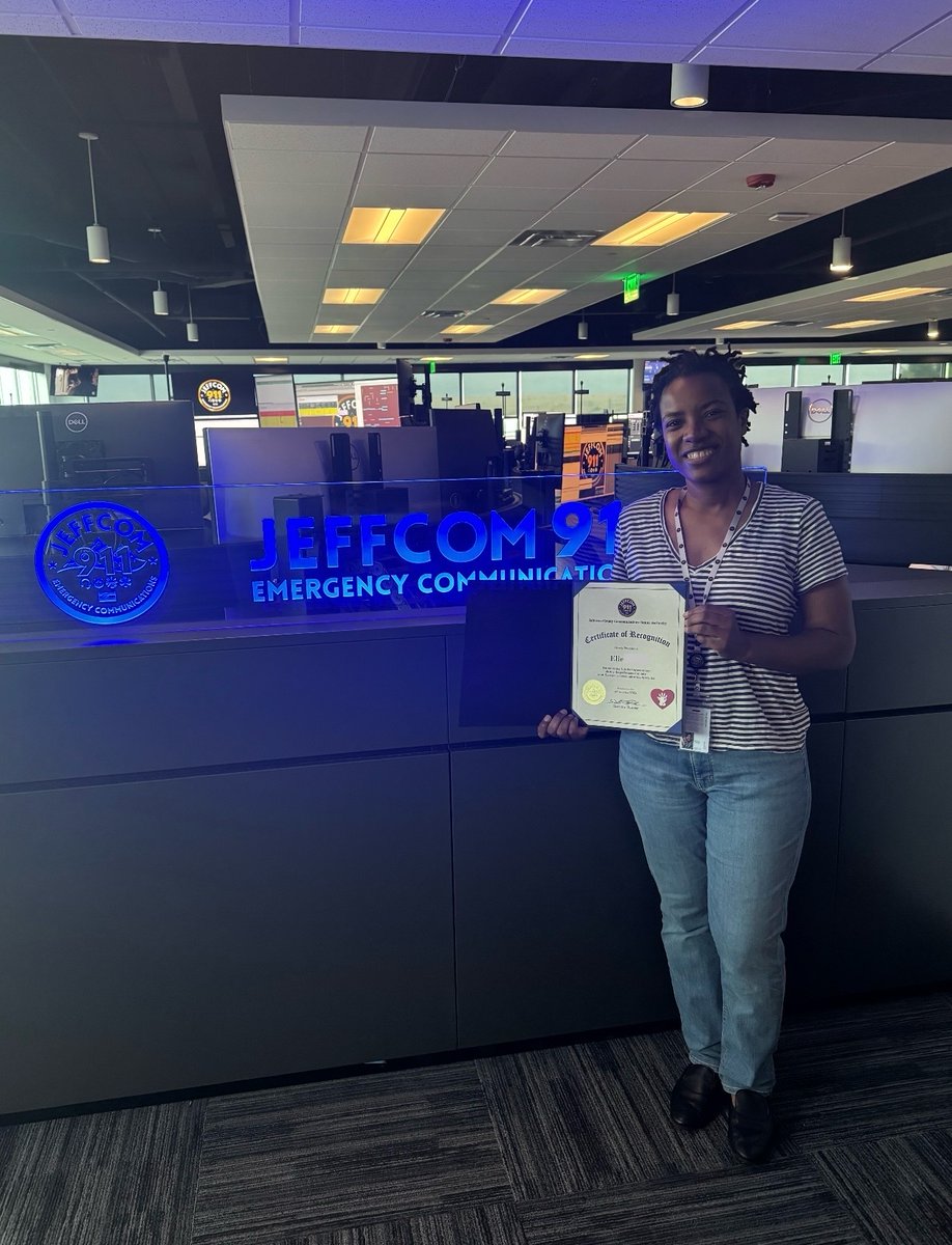 jeffcom911co's tweet image. ❤️Elle with the save! Emergency Communications Specialist Elle received a Life-Saver pin award for #anotherlifesaved. Congrats, Elle!