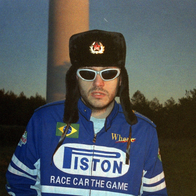 #Lacancióndelas 15:58. Cuando busque restos de narcisismo en mi personalidad, alguno habrá, me acordaré de cómo Víctor Hermida llama a su proyecto musical, <a href="/supermeganada/">SPRMGND</a>, y respiraré tranquilo.
lacanciondelas.com/supermeganada/