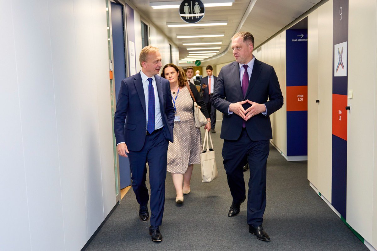 Piotr_Serafin's tweet image. Good discussion with @ThomasByrneTD on the future #EUbudget. I welcome Ireland’s engagement as we prepare for the post‑2027 MFF — and look forward to close cooperation during Ireland’s EU Presidency. 🇪🇺🇮🇪