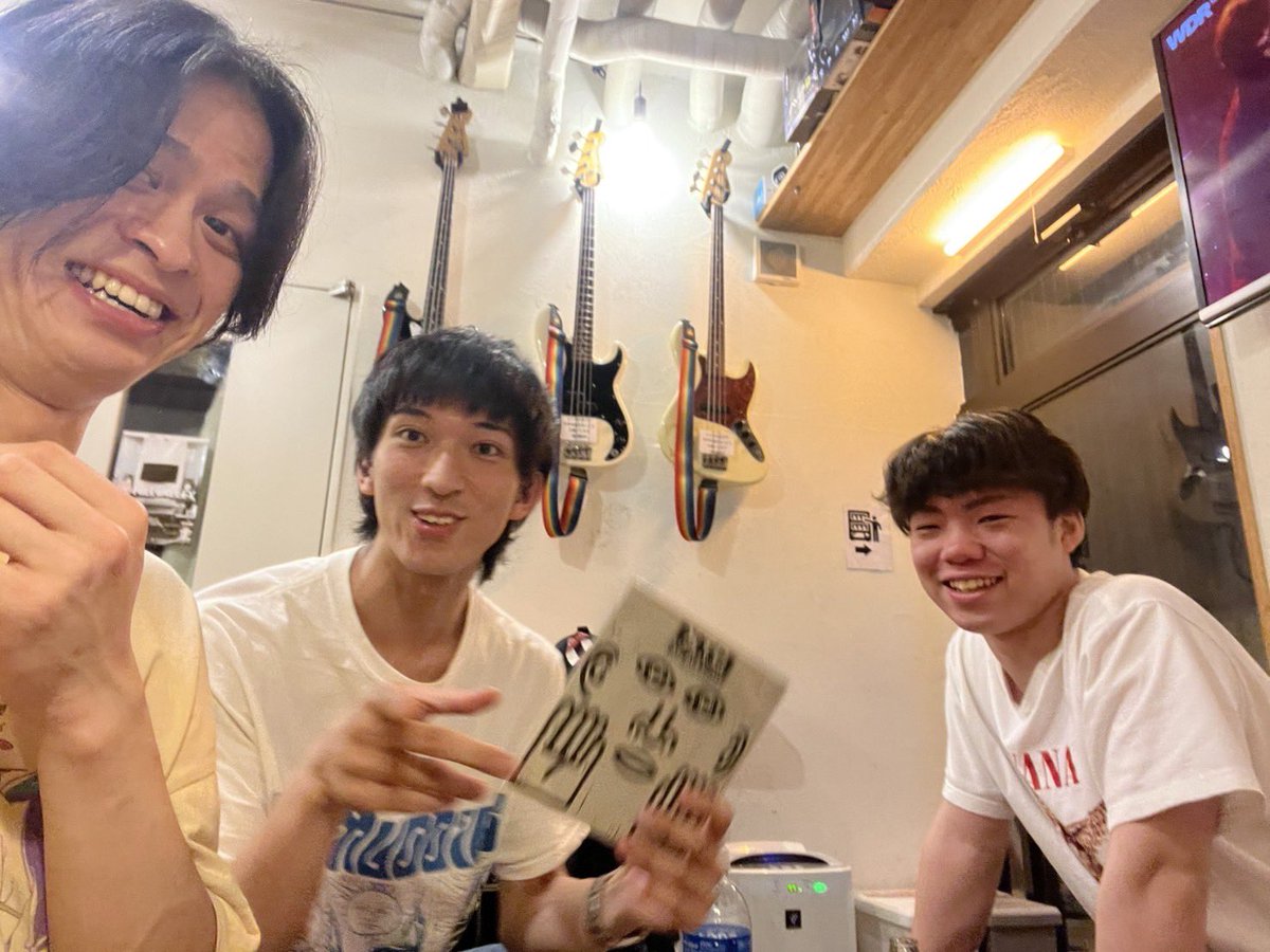 REC記録③

ライブで何度かやっている
・「素敵な貴方も1.2.3.4」
・「グッドバイ」
の2曲がベースの聖太、ドラムの弓鶴のサプライズにより、どんどん格好良さが増しています！！！

次の8/8の小林聖太企画「超スーパー大フェスティバル大会vol.3」でも炸裂するかもしれません！

いいぞ！ヒーローズ！