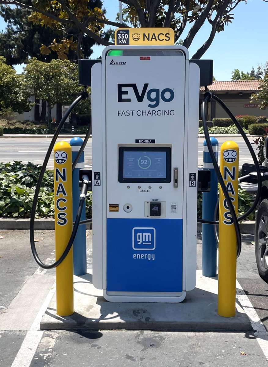 evgonetwork's tweet image. We’ve added 2 new NACS connectors at charger Romina at Gateway Plaza, located at 39010 Paseo Padre Pkwy. This high-power 350 kW charger now offers Tesla or other NACS compatible EVs seamless charging. Look for yellow signage on the charger or filter for NACS in the EVgo app map…
