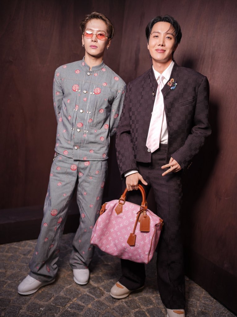 JACKSON WANG x J-HOPE 🔥

#LouisVuitton