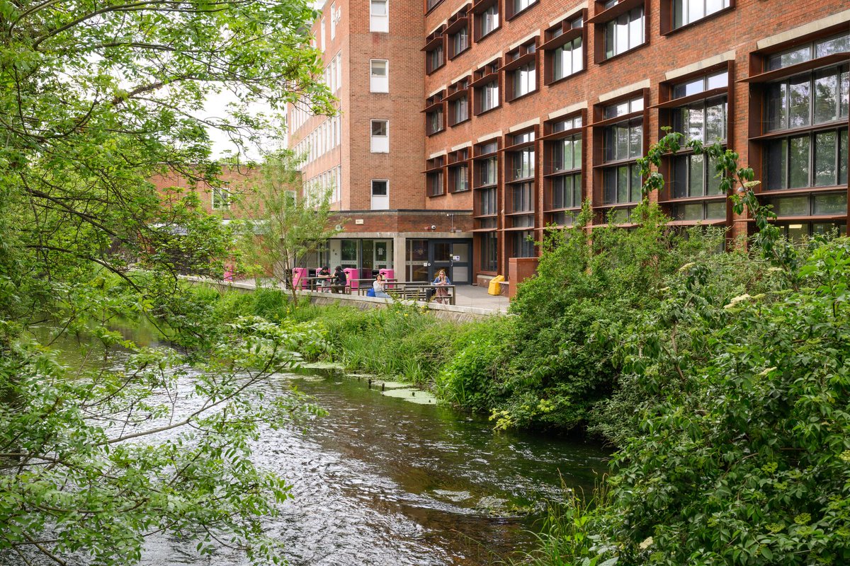 Join <a href="/KingstonUni/">Kingston University</a> at their Industry Showcase, designed to inspire collaboration and innovation across sustainability, net-zero carbon and the circular economy to drive real change. 🌱 

📆 26 June, 14:00 - 16:30

Find out more and register 👇
forms.office.com/e/fWnXXTDTxP