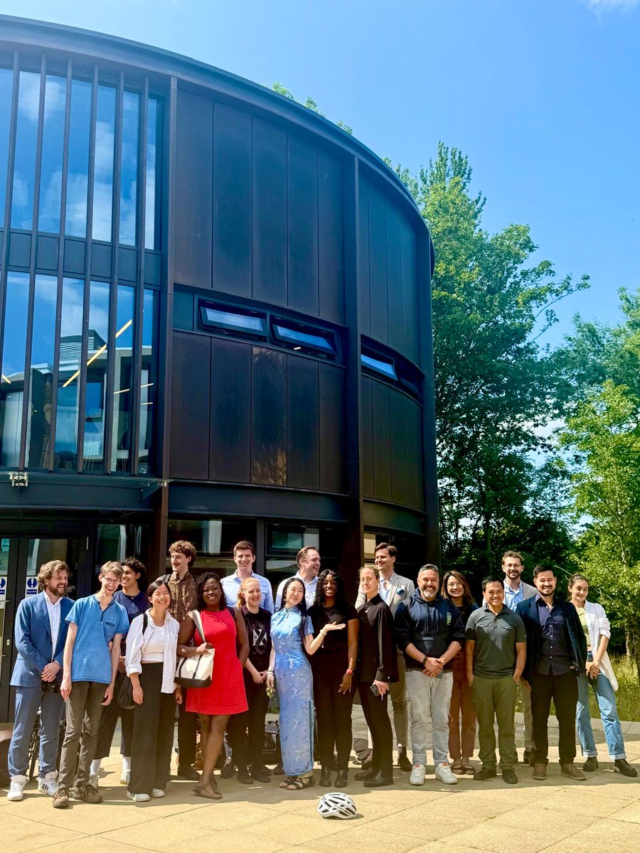 📣CeADAR attended the event “The Dark Side of Health AI - and the Light at the End of the Tunnel” at University of Oxford on June 16 as a speaker and contributor to a panel discussion. Read More:

ceadar.ie/blog/ceadar-at…