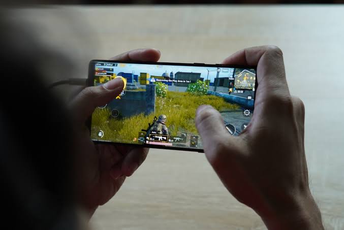 official_odogwu's tweet image. ⚡ Tech Tip Wednesday:
Phone overheating while gaming...?? Try this:

✅ Lower brightness
✅ Close background apps
✅ Remove the phone case

Bonus: Avoid gaming while charging...🔥

#AndroidTips #GamingPhones #MobileTech
#gaming #GamingCommunity