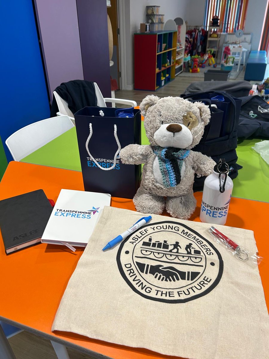 HelpStAndrews's tweet image. It was full steam ahead for Andy's patient Leo, who visited Cleethorpes Train Station for an exclusive tour of the TransPennine Class 185 Engine.
Thank you TransPennine Express for making Leo's day 🧡
Read more about Leo's day out at ow.ly/9XVf50WfZEq