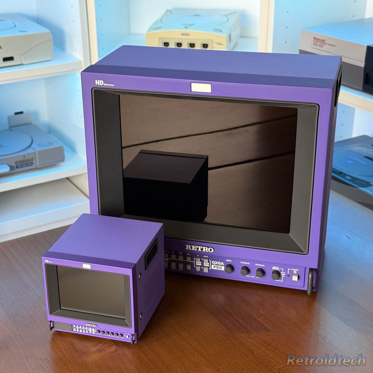 Retroldtech's tweet image. The Micro and Slim PRO PVM look this cool in purple 💜

The Micro PVM with a 3.5&quot; screen looks really small but it&apos;s so mighty! the Slim PVM PRO is the biggest one I make with a 9.7&quot; screen 🙌

#MicroPVM #SlimPVMPRO #PVM #CompactMonitor #RetroGaming