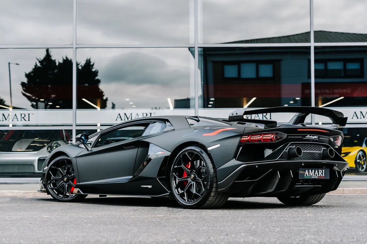 New Arrival - LAMBORGHINI AVENTADOR SVJ Year | 2019 Mileage