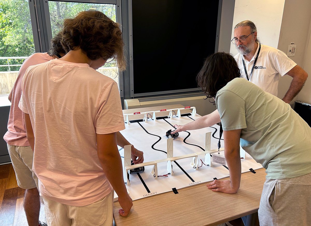 inria_sophia's tweet image. [Médiation] 📚 Du mardi 17 au vendredi 20 juin @inria_sophia a accueilli une trentaine de lycéens de seconde pour un stage MathC2+ mathc2plus.fr ➡️ permettre à des jeunes motivés de découvrir la recherche scientifique en général et en mathématiques en particulier