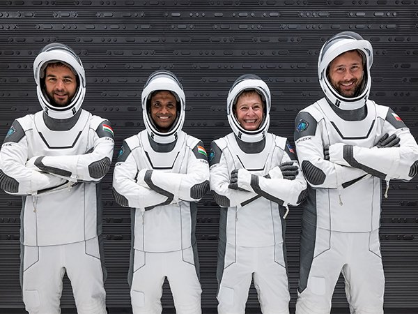 41 साल बाद अंतरिक्ष में भारत...🇮🇳🚀

भारतीय अंतरिक्ष यात्री UP के लखनऊ निवासी शुभांशु शुक्ला  का अंतरराष्ट्रीय अंतरिक्ष स्टेशन के लिए  सफर शुरू हुआ। वे 41 साल बाद अंतरिक्ष में जाने वाले दूसरे भारतीय बने।

History Made! 🇮🇳
#AxiomMission4 #Ax4
#ShubhanshuShukla