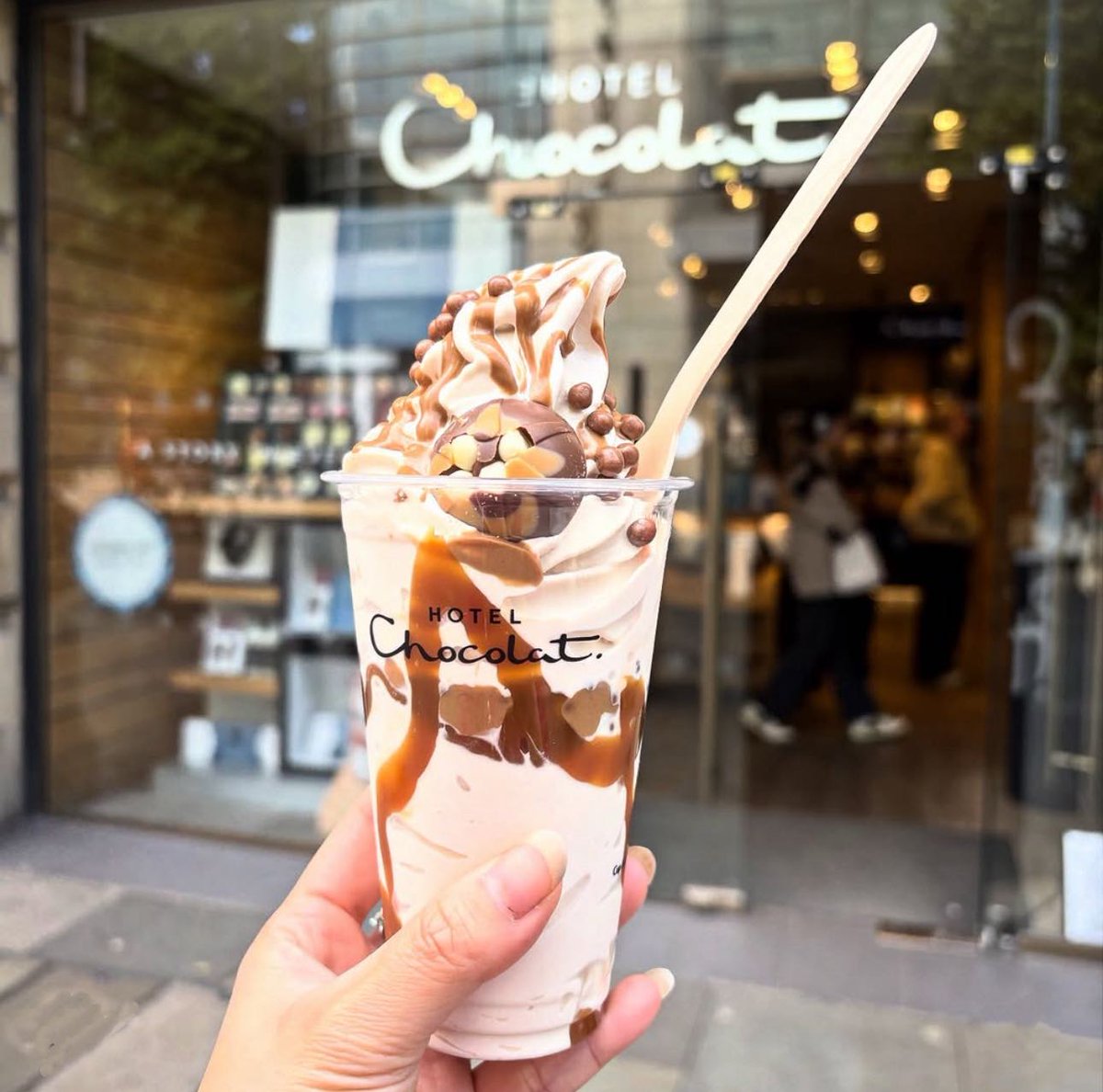 A taste of luxury in every bite: our Billionaire's Sundae is the ultimate afternoon treat. Agree? 😍🍦

📷@misspiggy.kitchen

#hotelchocolat #chocolate #sundae