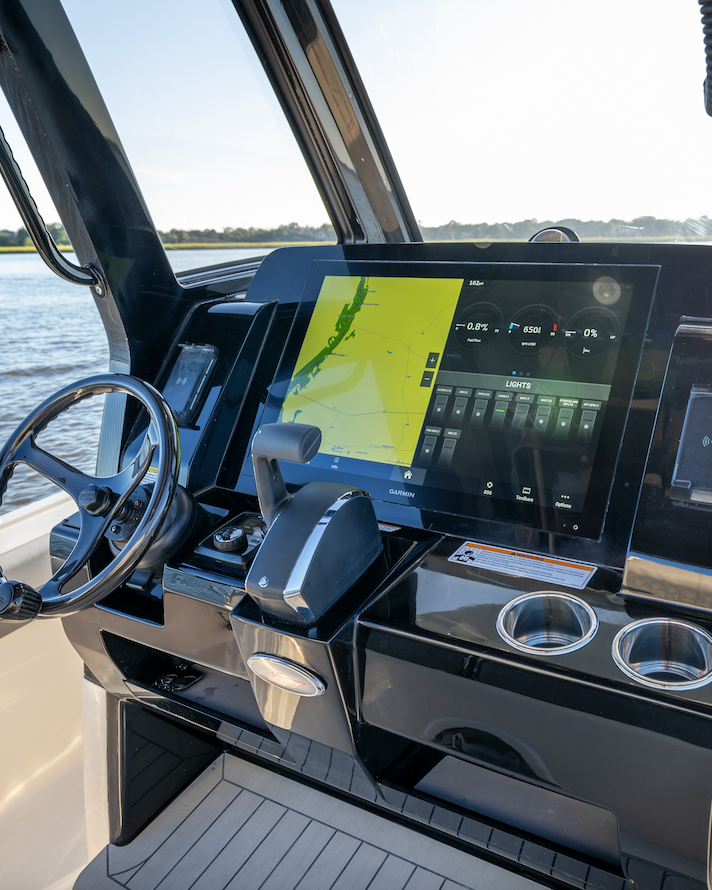 Crafted to turn heads, built to turn tides. The 281 X Signature stuns with red accents, Carbon Epoxy Construction, and a Mercury 400R. A one-of-a-kind second station delivers full command and epic views. Luxury like this won’t wait. Explore: scoutboats.com/model/281-x-si…